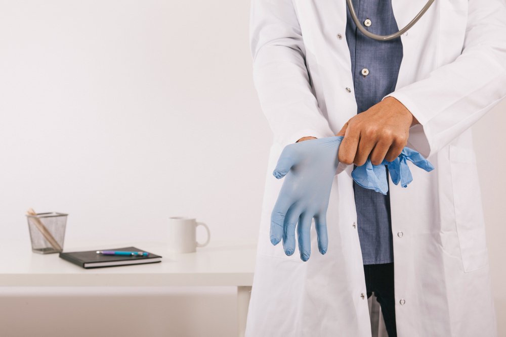 Сучасна проктологія: які бувають проктологічні операції, показання, ефективність та відновлення